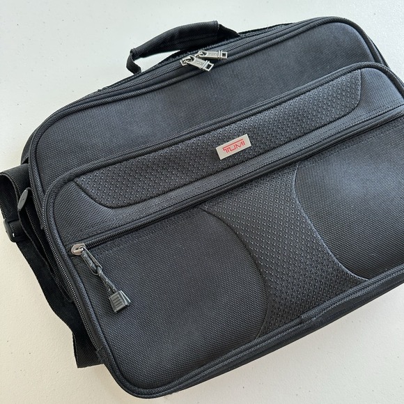 Tumi Laptop Bag Slim 15 Inch Black Ballistic Nylon Briefcase Work Travel - Picture 9 of 10